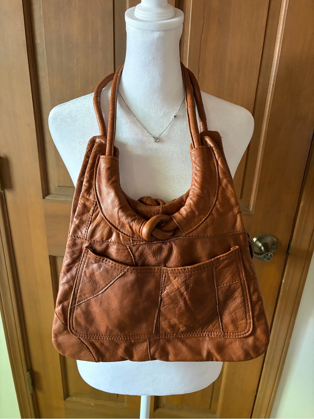 Vintage Women's Tan Leather Shoulder Bag – Classic Knot Detail